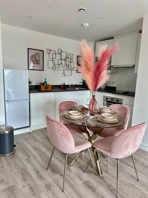 Central Derby Urban 2 Bedroom Flat - An Oasis Of Elegance! Free Parking And Wifi Suitable For Families And Professionals Exterior photo